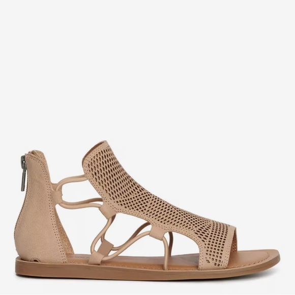 Woman's Lucky Brand Bartega Gladiator Sandal in Dusty Sand. Size 8 - Picture 2 of 8